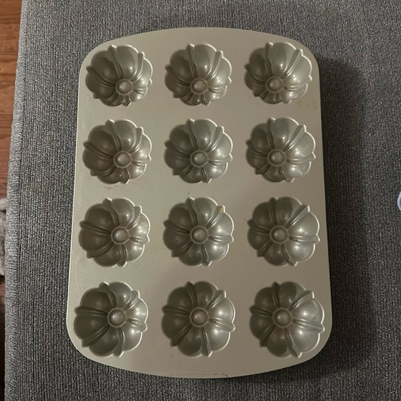 Nordic Ware Other - Nordic ware Brownie and cake Bundt pan